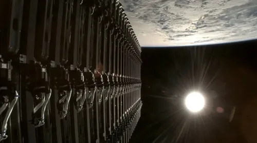 یک ماهواره استارلینک درحال سقوط است